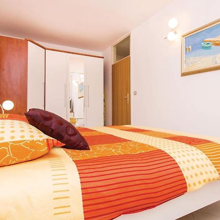 Amazing Apartment In Njivice With Wifi Bagian luar foto