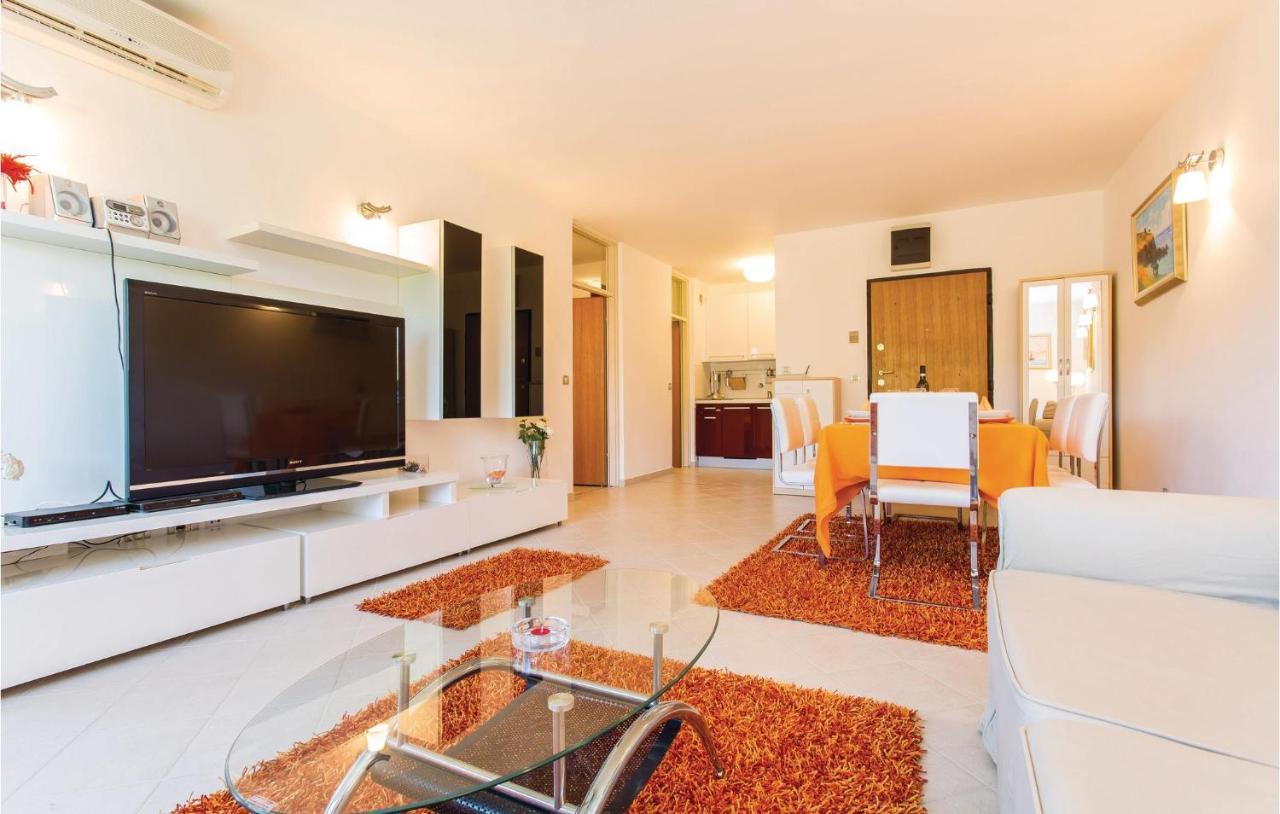 Amazing Apartment In Njivice With Wifi Bagian luar foto