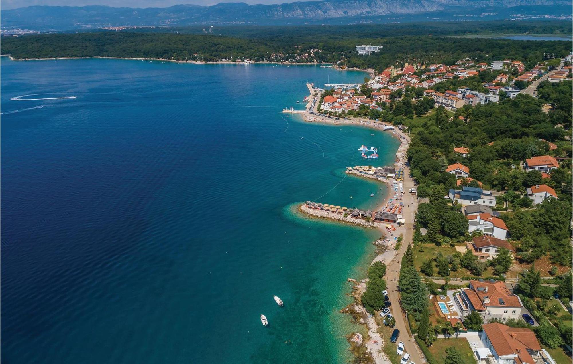 Amazing Apartment In Njivice With Wifi Bagian luar foto