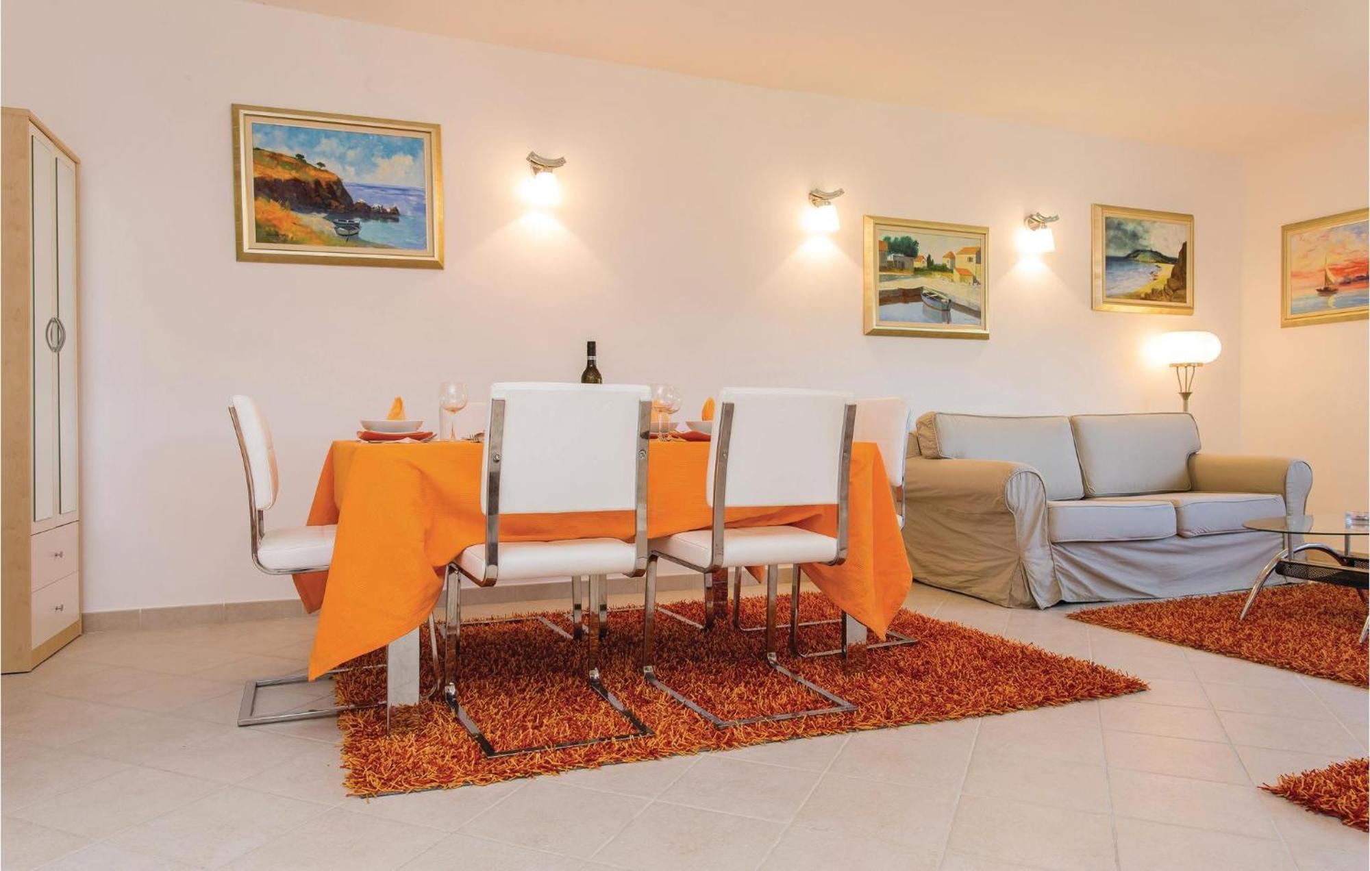 Amazing Apartment In Njivice With Wifi Bagian luar foto