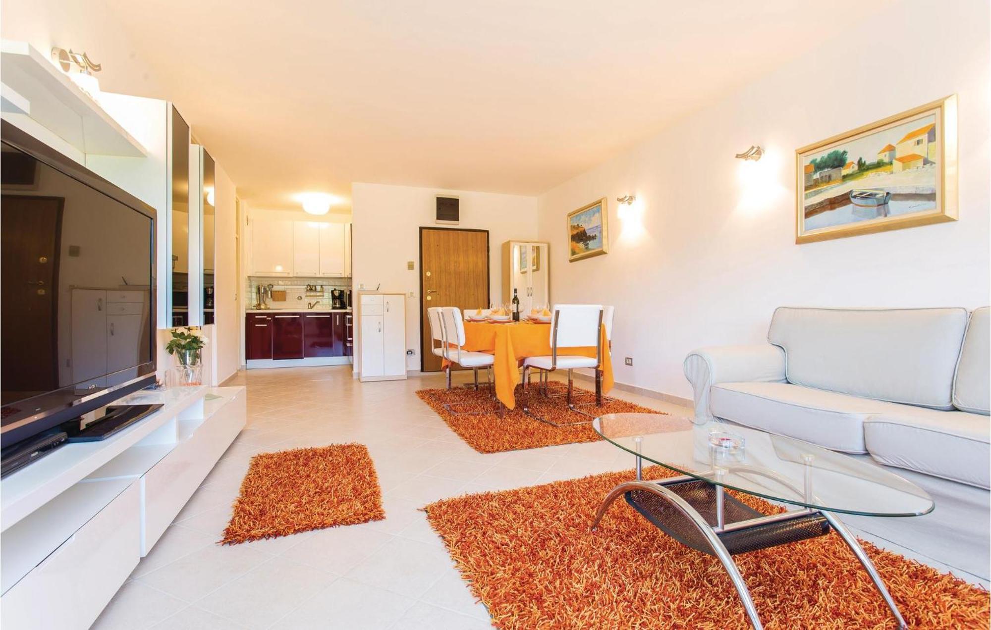 Amazing Apartment In Njivice With Wifi Bagian luar foto