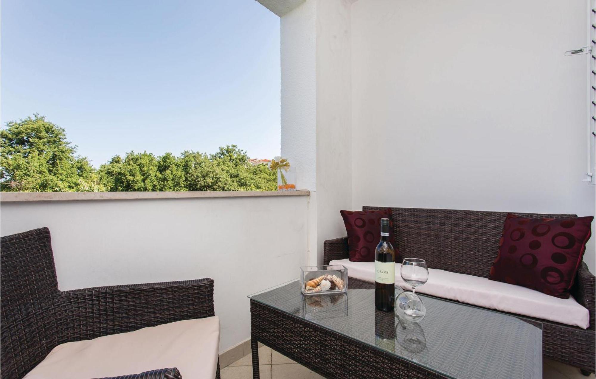 Amazing Apartment In Njivice With Wifi Bagian luar foto